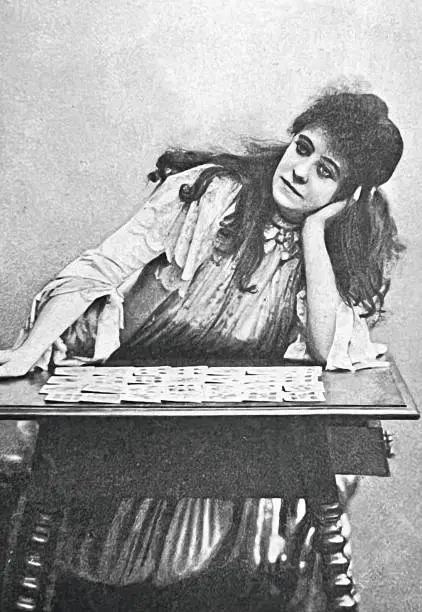 Harnessing Celestial Energy: Astrology's Role in Tarot Spreads